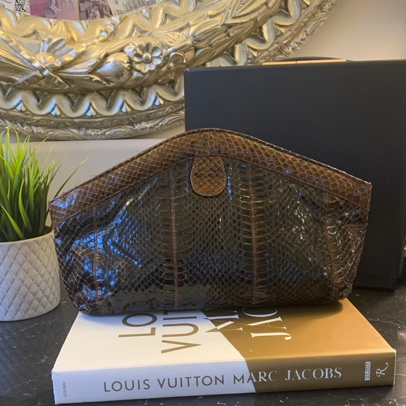 VINTAGE CHOCOLATE BROWN CLUTCH/ SHOULDER BAG WITH CHAIN STRAP - Picture 3 of 8